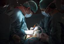 Une transplantation de rein à l'hôpital de La Paz à Madrid, le 28 février 2017