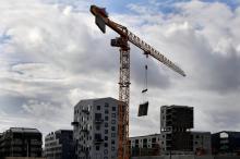 Les permis de construire de logements, qui avaient atténué leur baisse en janvier après une année de repli en 2018 en France, ont replongé en février