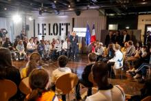 Une centaine d'enfants planchent pour le grand débat sous l'oeil attentif de Brigitte Macron et du secrétaire d'Etat chargé de la protection de l'Enfance Adrien Taquet, le 20 mars 2019 à Paris
