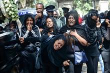 Des proches des victimes du crash du Boeing 737 MAX 8 lors d'une cérémonie dans la principale cathédrale d'Addis Abeba, le 17 mars 2019