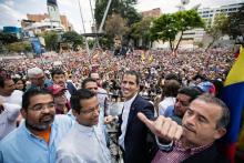 L'opposant vénézuélien Juan Guaido entouré par des partisans, lors d'un rassemblement après son retour au Venezuela, le 4 mars 2019 à Caracas
