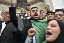 Des Algériens manifestent en masse le 22 mars 2019 dans la capitale Alger pour réclamer le départ du président Abdelaziz Bouteflika