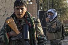 Des combattants des forces démocratiques syriennes, près de Baghouz, où ils tentent de réduire à néant le dernier réduit du groupe jihadiste Etat islamique (EI) en Syrie