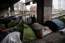 Un camp occupé par des migrants espérant obtenir l'asile en France, sous une autoroute à Paris, le 10 janvier 2019