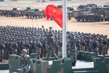 Cérémonie des couleurs au centre d'entraînement de l'armée chinoise de Zhurihe, en Mongolie intérieure, le 30 juillet 2017