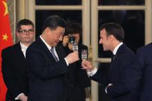 Le président Emmanuel Macron (D) et le président chinois Xi Jinping (G), à Beaulieu-sur-Mer, le 24 mars 2019