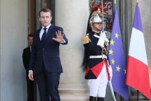 Le président Emmanuel Macron sur le perron de l'Elysée, le 26 mars 2019 à Paris