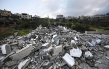 Photo prise le 7 mars 2019 montrant les débris de la maison d'Assam Barghouthi au nord de Ramallah rasée par l'armée israélienne qui accuse le Palestinien d'implication dans des attentats