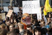 Des manifestants défilent pour "sauver internet" et défendre le droit d'auteur, à Berlin le 23 mars 2019