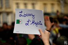Manifestation à Paris contre le prolongement du mandat du président algérien, Abdelaziz Bouteflika, le 17 mars 2019