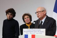 Arno, Beate et Serge Klarsfeld lors du 33e dîner annuel du Crif en 2018 à Paris