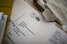 Des papiers de la banque VBS appartenant à un épargnant, Aubrey Mulaudzi, photographiés le 12 décembre 2018 à Thohoyandou, dans le nord de l'Afrique du Sud