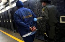Un prisonnier et un gardien dans le "couloir de la mort" de la prison californienne de San Quentin le 15 août 2016