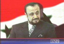Capture d'écran d'une vidéo du 12 juin 2000 de Rifaat al-Assad sur la chaîne Arab News Network basée à Londres