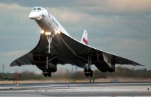 Le dernier vol commercial du Concorde transportant des voyageurs ayant payé leur billet se pose le 23 octobre 2003 à l'aéroport John F. Kennedy International à New York