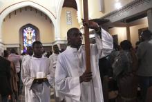 Des chrétiens originaires de l'Afrique sub-saharienne assistent à une messe dans la cathédrale de Rabat le 10 mars 2019