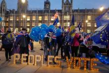 Des manifestants anti-Brexit demandent un second référendum devant le Parlement à Londres le 10 décembre 2018