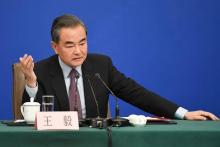 Le ministre chinois des affaires étrangères, Wang Yi, répond à une question sur le litige du géant des télécoms Huawei avec les USA, lors d'une conférence de presse à Pékin le 8 mars 2019