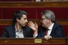 Le député LFI François Ruffin (G) et le chef de La France Insoumise, Jean-Luc Mélenchon (D), le 5 février 2019 sur les bancs de l'Assemblée nationale