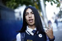 La estudiante transgénero Arlen Aliaga al llegar al liceo exclusivo para mujeres en Santiago, Chile, el 4 de marzo de 2019