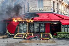 Incendie au Fouquet's sur les Champs-Elysees, le 16 mars 2019, lors de la manifestation des "gilets jaunes"