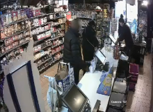 La vidéo de surveillance montrant un homme voler la cagnotte d'un enfant malade.