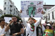 Des étudiants algériens manifestent de nouveau à Alger contre le système le 16 avril 2019