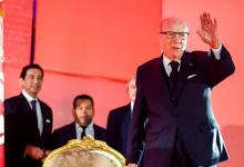 Le président tunisien Béji Caïd Essebsi salue les partisans de Nidaa Tounès, lors de l'ouverture du congrès du parti, le 6 avril 2019 à Monastir (est)