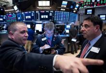 Des opérateurs de marché sur le parquet du New York Stock Exchange (NYSE) le 8 avril 2019 à New York City
