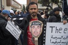 Des manifestants devant la Cour d'appel de Casablanca, le 5 avril 2019, pour réclamer la libération des meneurs du Hirak.