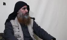 Un homme présenté comme le chef du groupe Etat islamique (EI) Abou Bakr Al-Baghdadi dans une image capturée d'une vidéo de propagande diffusée lundi par l'EI. Date et lieu du tournage inconnus