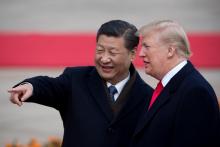 Le président américain Donald Trump rencontre le négociateur en chef chinois Liu He (g) dans le Bureau Ovale, le 22 février 2019 à la Maison Blanche, à Washington