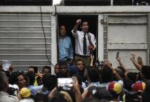 Juan Guaido s'adresse à ses partisans depuis un camion, le 29 mars 2019 à Caracas