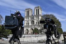 Des caméras installées sur le parvis de Notre-Dame de Paris, le 17 avril 2019