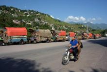 Le commerce frontalier au Cachemire avait été ouvert en 2008 pour tenter d'améliorer les relations entre l'Inde et le Pakistan, qui ont déjà connu deux guerres autour de cette région revendiquée par l