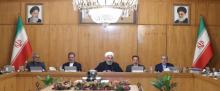 Photo d'une réunion à Téhéran du gouvernement iranien autour du président Hassan Rohani (C), fournie par la présidence iranienne le 17 avril 2019