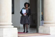 La porte-parole du gouvernement Sibeth Ndiaye quitte l'Elysée, le 24 avril 2019 à Paris