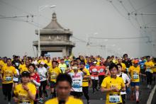 Des participants au Marathon de Wuhan, dans le centre du pays, le 15 avril 2018