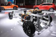 Le chassis et les batteries d'une voiture électrique conçue par GTECH Shanghai, exposée au salon de l'automobile de Shanghai le 17 avril 2019