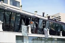 Décombres dans le restaurant de l'hôtel Kingsbury à Colombo, le 22 avril 2019, au lendemain de la série d'explosions meurtrières