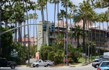 Une vue du mythique Beverly Hills Hotel, près de Los Angeles, appartenant au sultan de Brunei