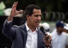 Le chef de file de l'opposition vénézuélienne Juan Guaido, reconnu président par intérim par une cinquantaine de pays dont les Etats-Unis, devant ses partisans à Caracas le 27 avril 2019.
