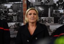 La présidente du Rassemblement national (RN), Marine Le Pen, dans une caserne de pompiers, à Hénin-Beaumont, le 27 avril 2019