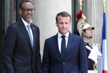 Le président français Emmanuel Macron (à droite) accueille son homologue rwandais Paul Kagame à l'Elysée le 23 mai 2018