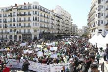 Nouvelle manifestation d'étudiants algériens pour réclamer la fin du "système" Bouteflika, le 16 avril 2019 dans les rues d'Alger