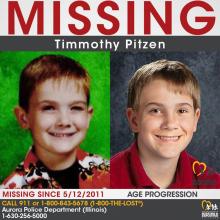 Photos transmises le 4 avril 2019 par le Centre national pour les enfants disparus et exploités montre Timmothy Pitzen lors de sa disparition en 2011 (g) et le visage qu'il aurait à 11 ans