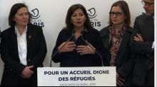 Capture d'écran d'une vidéo de l'AFPTV montrant la maire de Paris Anne Hidalgo (c), lors d'une conférence de presse aux côtés d'élus lançant un appel à l'Etat pour l'accueil des migrants, le 24 avril 