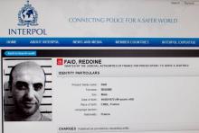Une reproduction du site d'Interpol montrant la fiche de recherche du braqueur français Redoine Faïd, échappé de sa prison de Réau (Seine-et-Marne) le 1er juillet 2018