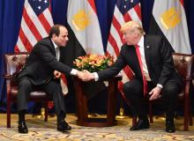 Le président égyptien Abdel Fattah al-Sissi (G) et son homologue américain Donald Trump (D), le 24 septembre 2018 lors d'une rencontre bilatérale à New York