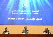 Le porte-parole du Conseil militaire de transition, le général Shamseddine Kabbashi (au centre), donne une conférence de presse à Khartoum le 7 mai 2019